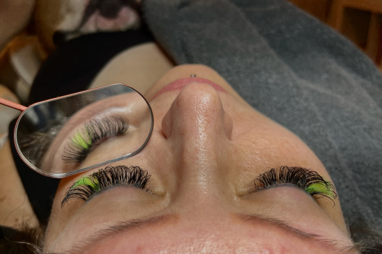 Colorful lash accent — signature wispy volume set.