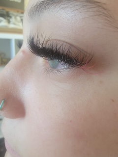 Wispy hybrid lash set with a soft cat-eye lift.
