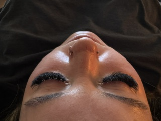 Full lash set post-application — symmetrical and clean.